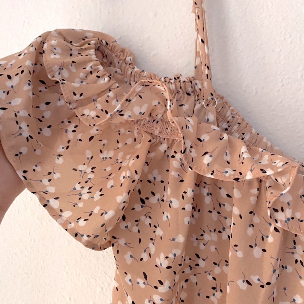 NWOT - Pink Floral Elastic Crop Top